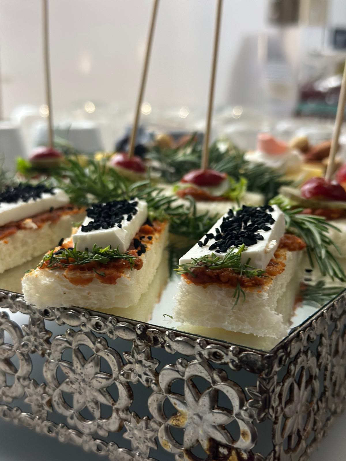 Kanepe ve finger food yakın plan detayı